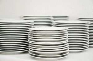 When packing fragile and valuable items for long distance move, look after the plates