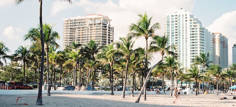 reasons why people move to North Miami- buildings