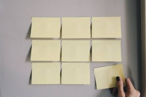 last-minute moving tips- sticky notes
