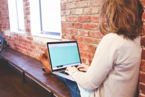 woman on the laptop