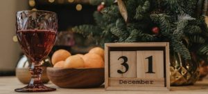 A glass of wine and a calendar showing 31 Dec in a home of someone hosting a New Year's Eve party in Miami