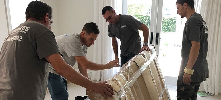 Miami Movers For Less at work.