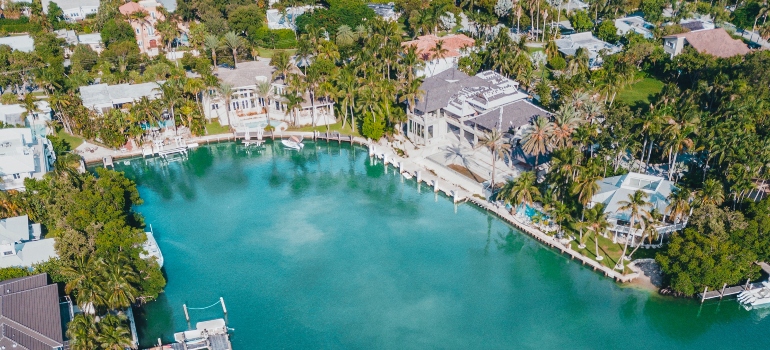 neighborhood in Florida