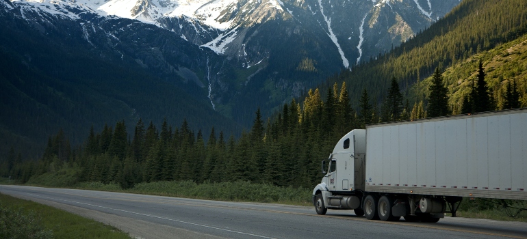Moving truck