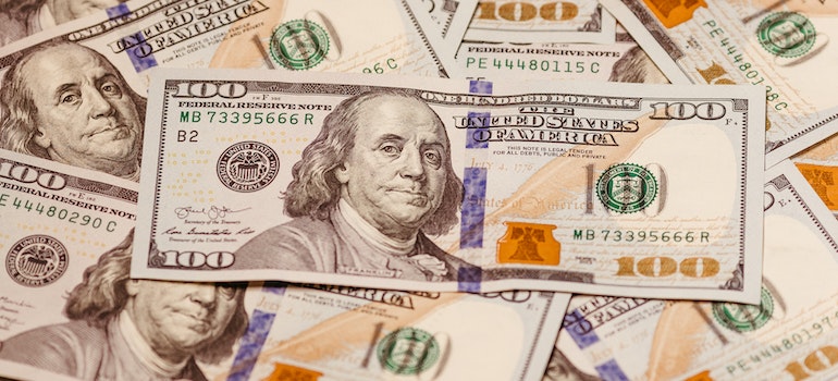 counting money while trying to find affordable housing in Florida for retirement