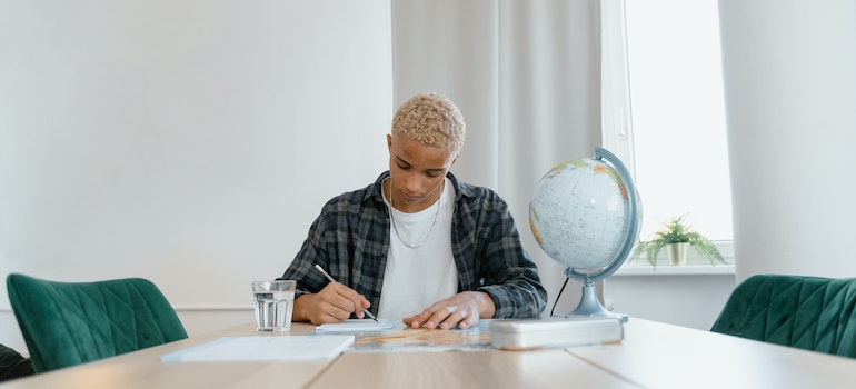 man planning to move to Florida without a job