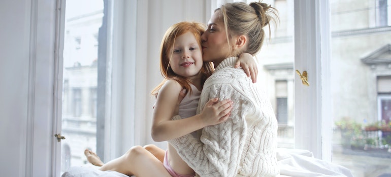 mom and kid hug