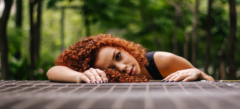 girl thinking about exploring neighborhoods when relocating