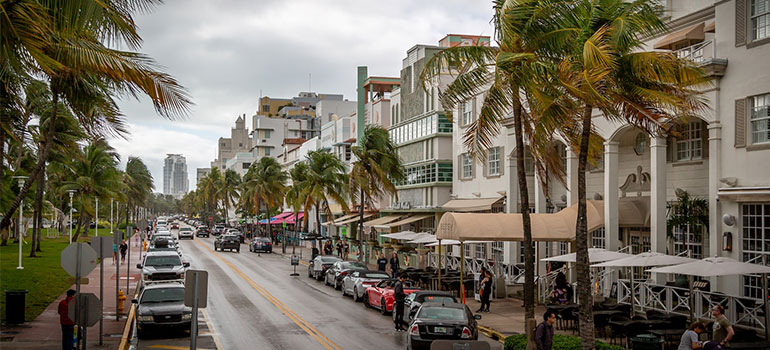 rain while moving with a large family in Miami