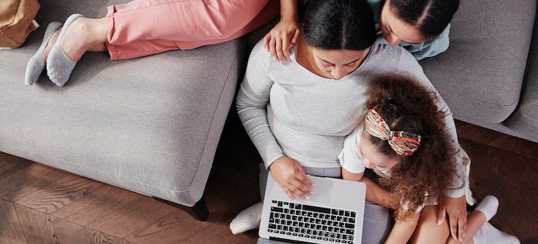 using laptop before moving with kids mid-year