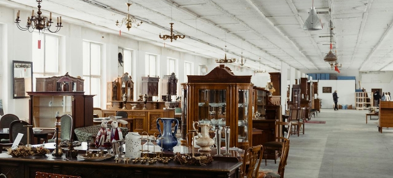 buying furniture and handling logistics of furnishing a home in Florida