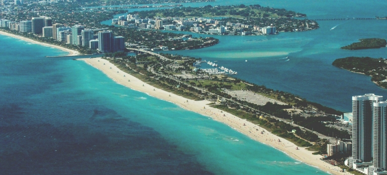 flying above Florida when moving from Pembroke Pines to Aventura