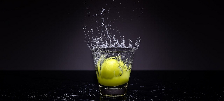 lemon in water