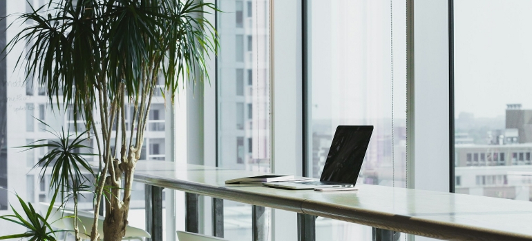 checking offices when moving your business to North Miami