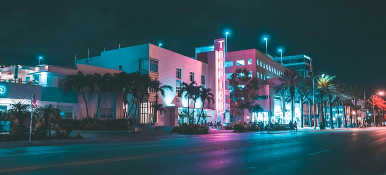 choosing a house or apartment in Miami at night