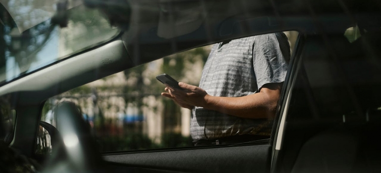 trying to sell your car before moving from Miami online