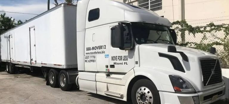 movers in Davie FL and their truck