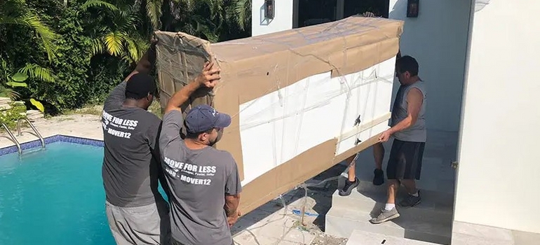 Professional Miami Beach movers at work