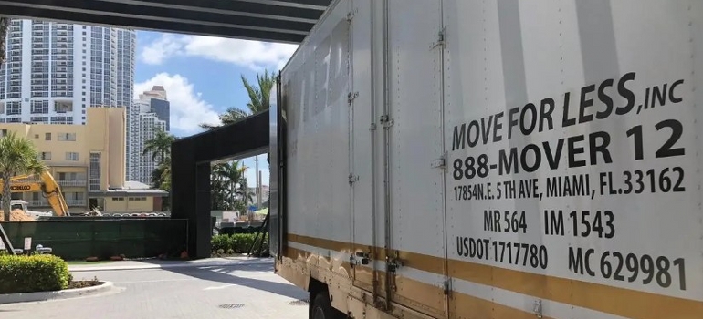 details on a truck where you can get free moving quote Miami